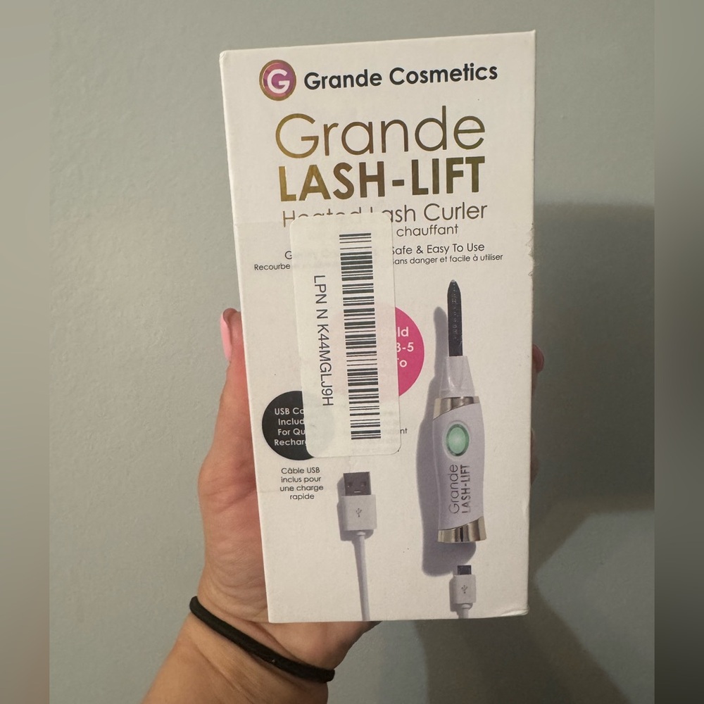 NEW IN BOX Heated Lash Curler - White